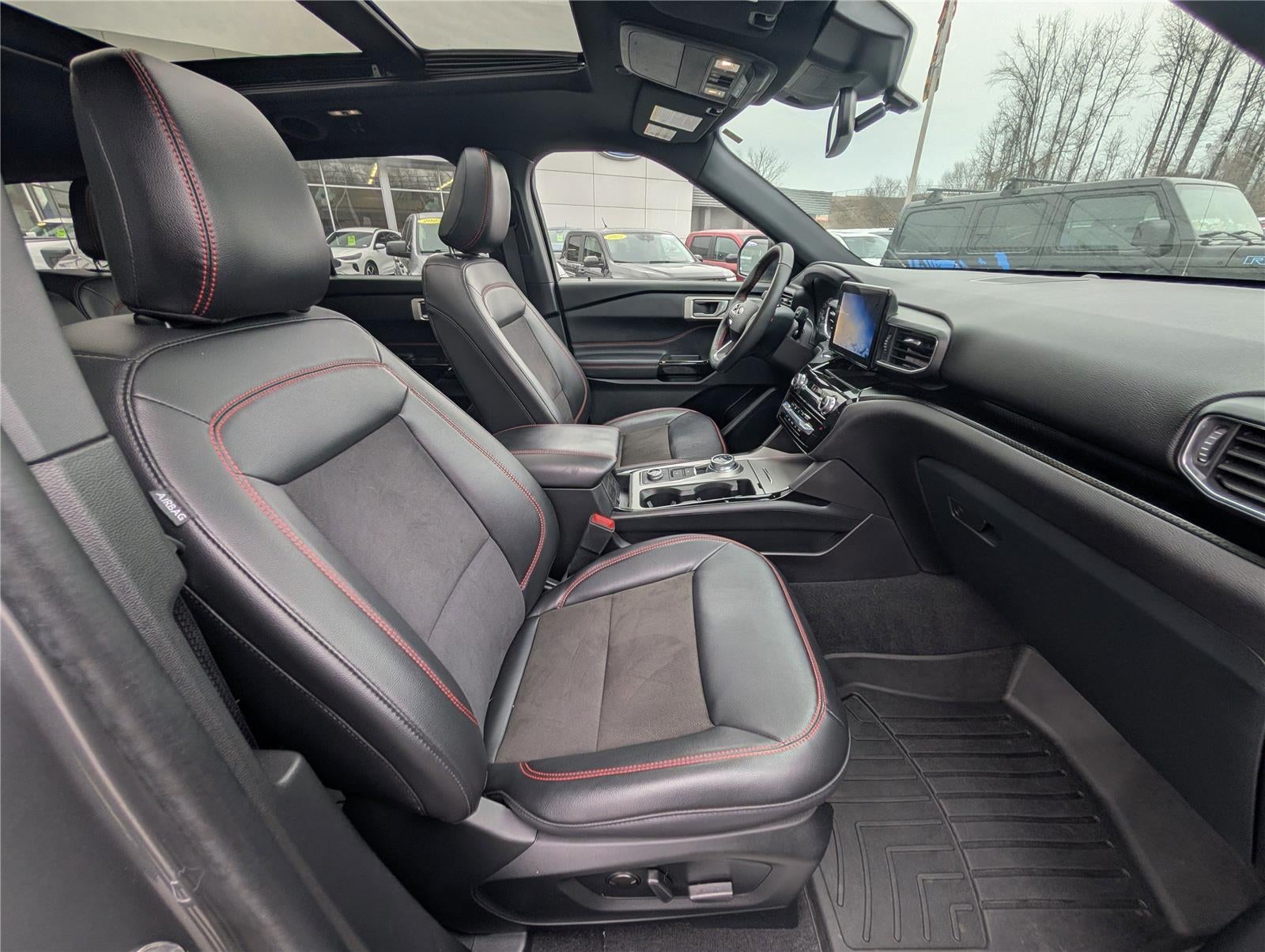 2024 Ford Explorer ST-Line