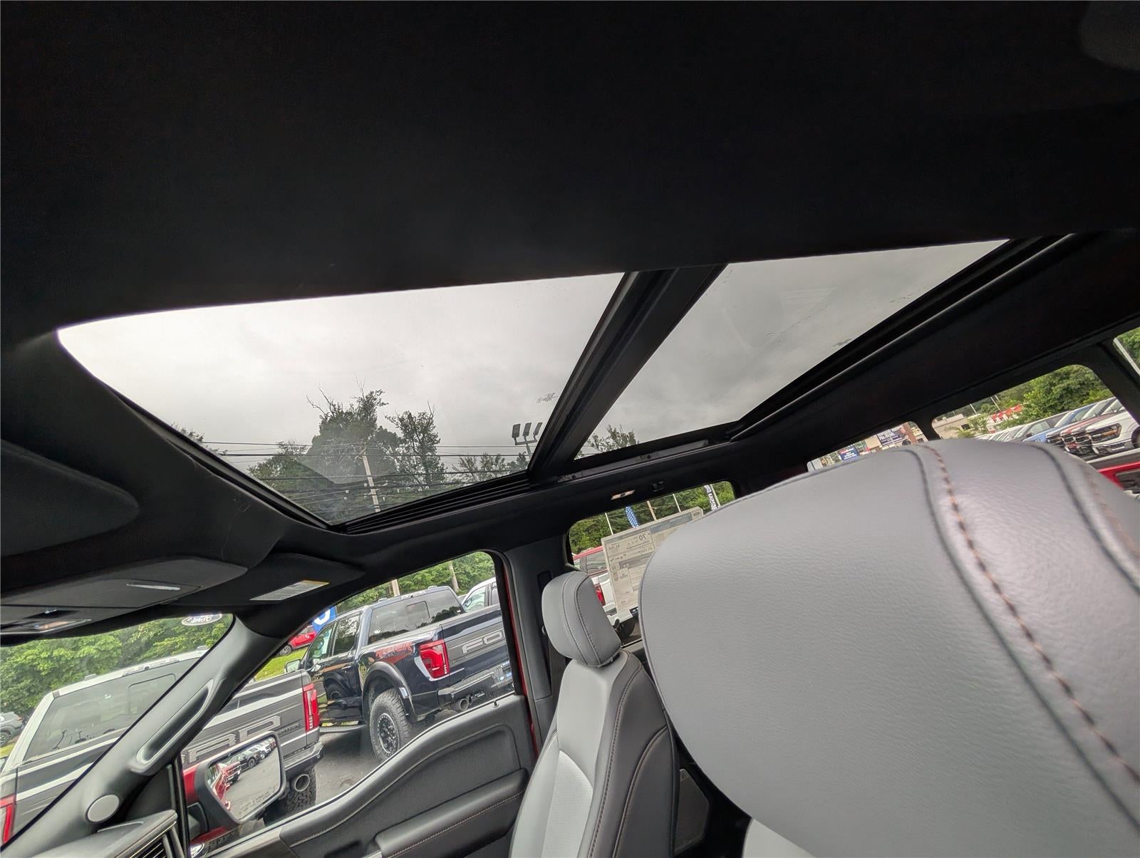 2025 Ford F-150 Lightning Lariat®