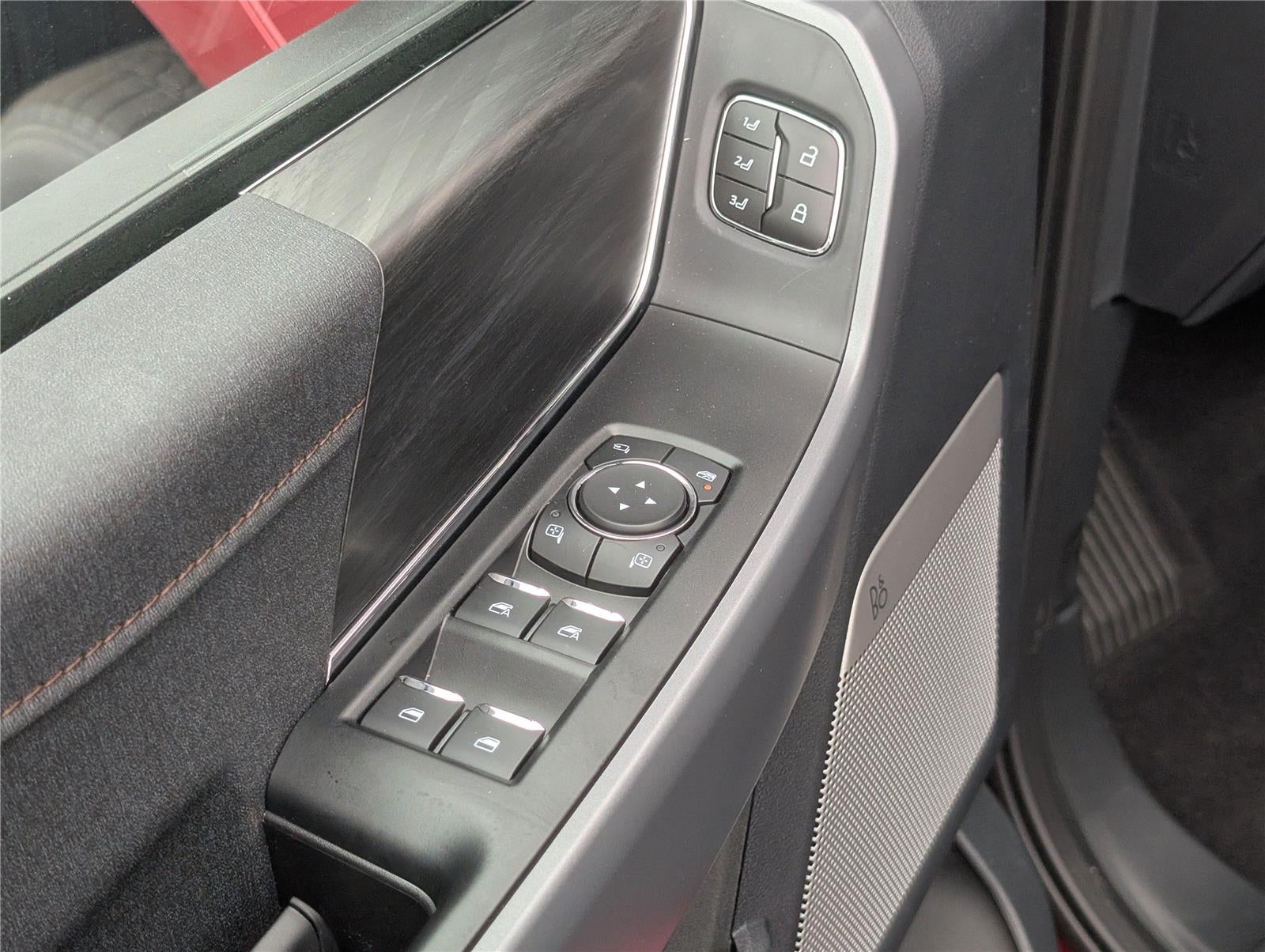 2025 Ford F-150 Lightning Lariat®