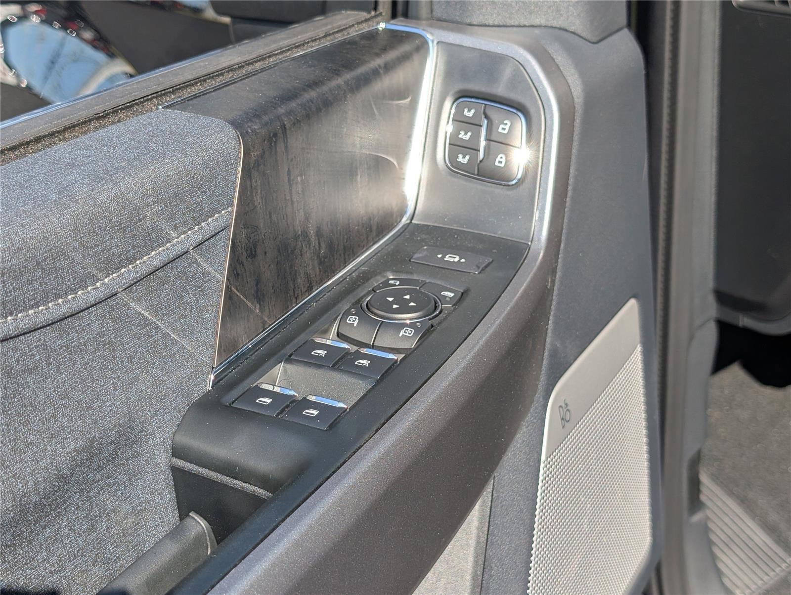 2025 Ford Super Duty F-350® Lariat®