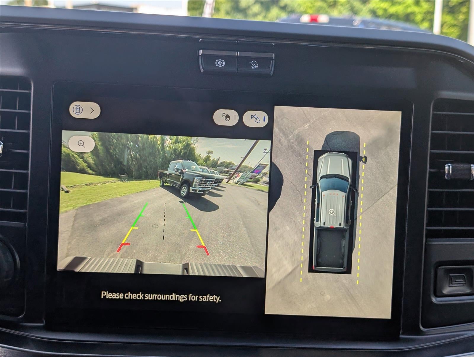 2025 Ford Super Duty F-350® Lariat®