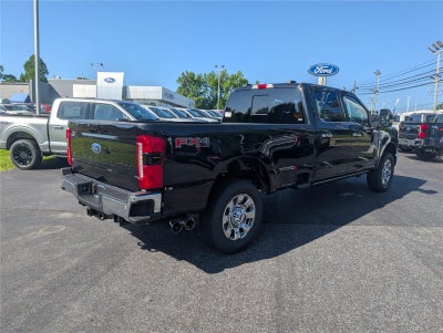 2025 Ford Super Duty F-350® Lariat®