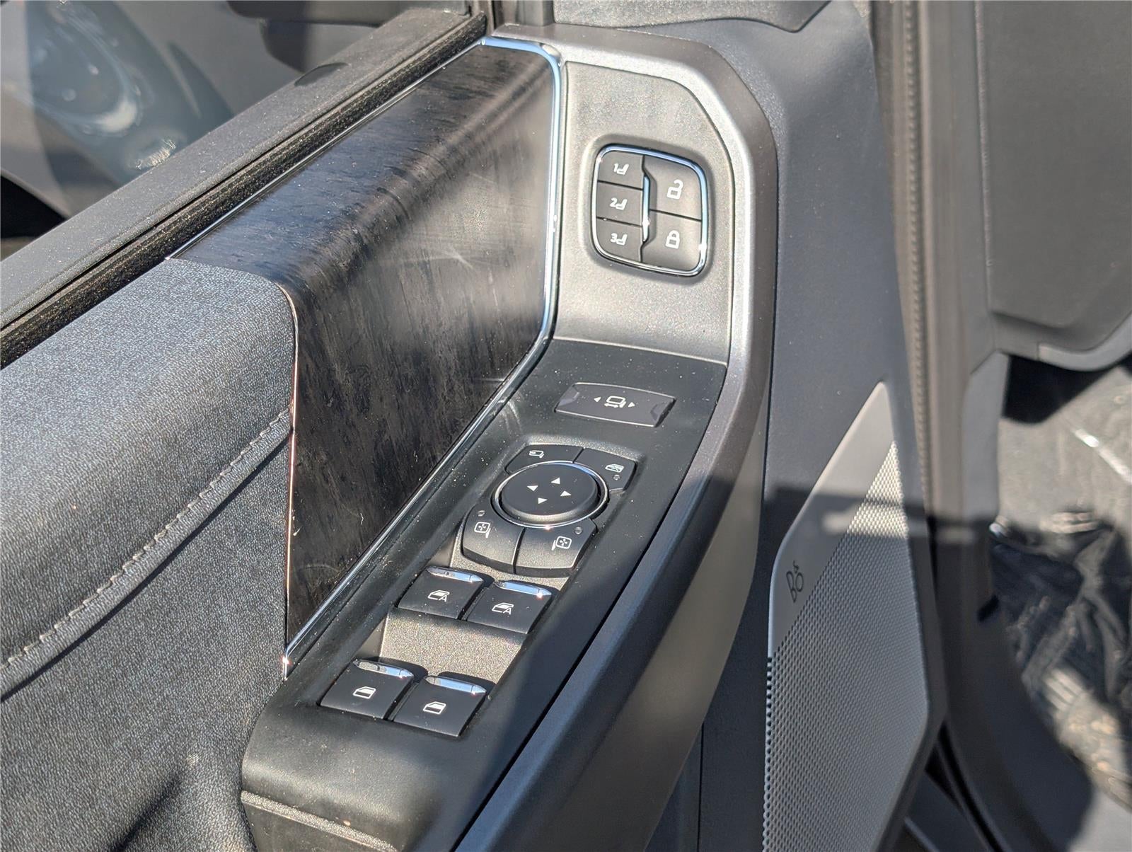 2025 Ford Super Duty F-350® Lariat®